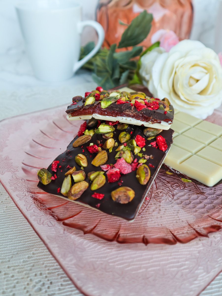 New Recipe: Double Chocolate Strawberry Pistachio Bars! #veganrecipes 
 fragrantvanilla.com/double-chocola…