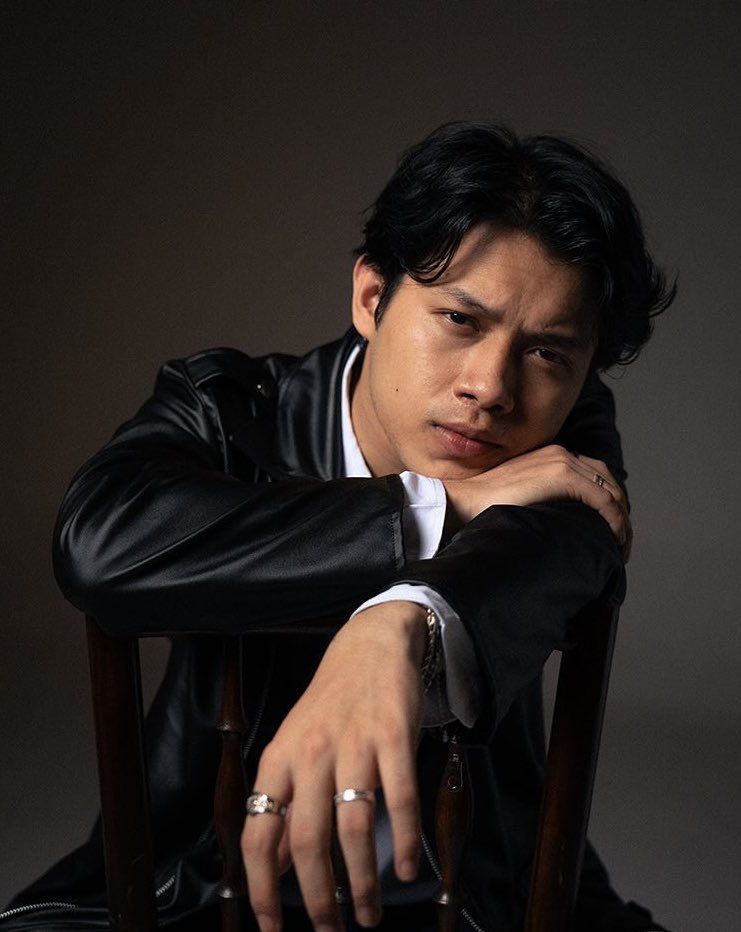 A genius songwriter, a lyrical genius

Ladies n gentleman this is Rony Parulian ✨