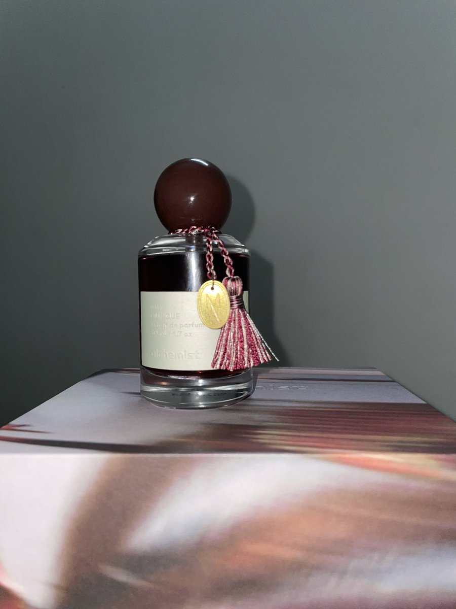 wts preloved alchemist onirique 400k (bisa nego) ini baru banget yaa gais

tag. wts wtb alchemist onirique