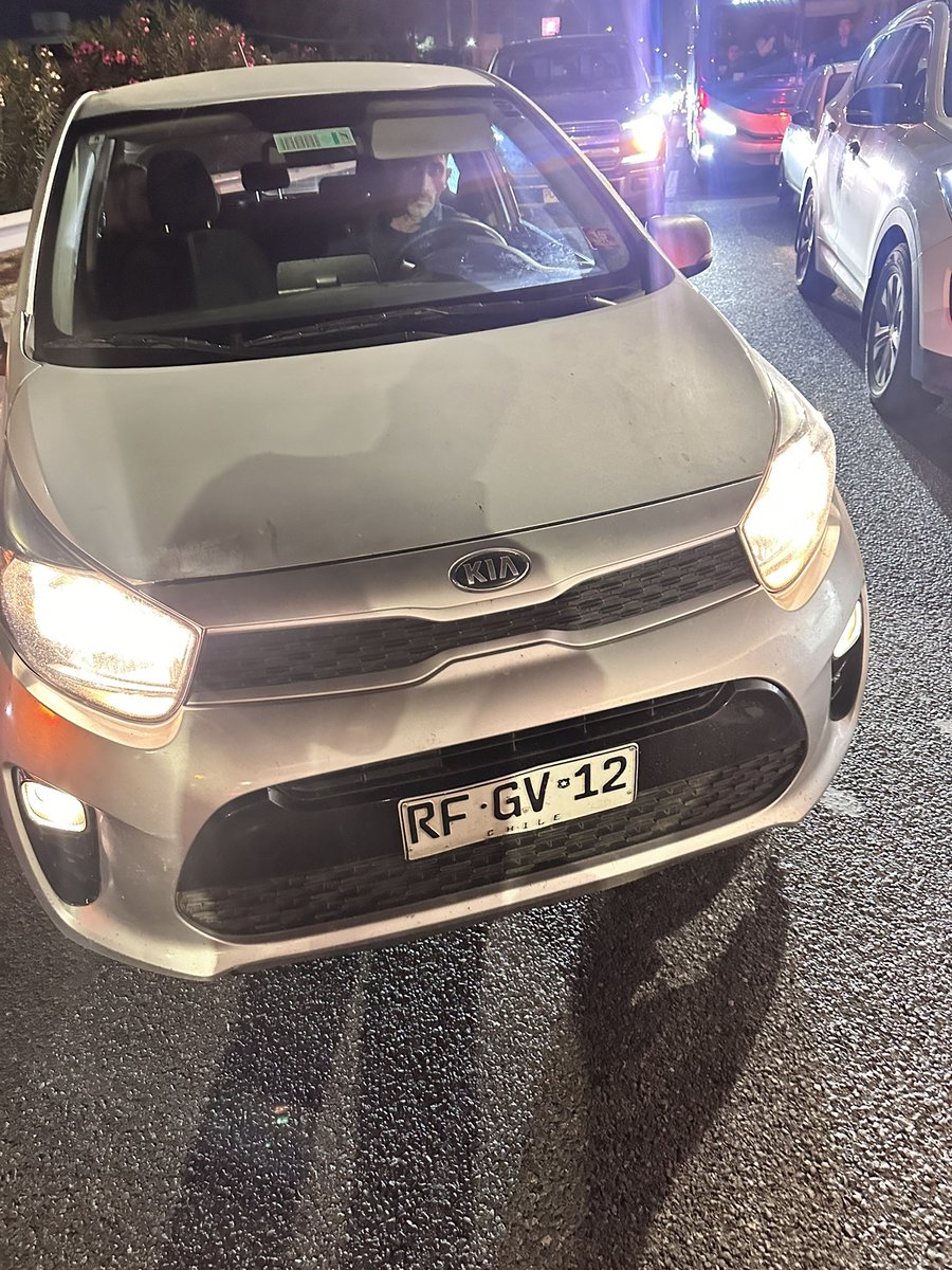 Que impotencia lo que me tocó vivir hoy en la carretera junto a una de mis hijas y a muchos vehículos que vieron que un tipo en estado de ebriedad nos choca, pone en riesgo la vida de los demás y se da a la fuga junto a su mujer e hijo. Triste ya que seguramente no pasará