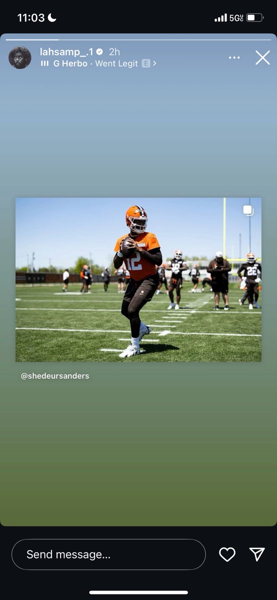 dalvinthetruth's tweet image. Dylan Sampson showing love 😭 is this #12 guy the same dude that all the morning shows on espn told me would divide the locker room? Can’t be the same guy 🤷🏽♂️😭