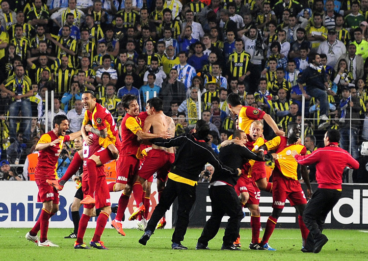 GsGazete's tweet image. TARİHTE BUGÜN | 12 Mayıs 2012 🔙

Normal sezonu 9 puan farkla lider bitiren Galatasaray, puan farkı ikiye bölünerek oynatılan Süper Final&apos;i de kazanarak bir sezonda iki kere şampiyon oldu.