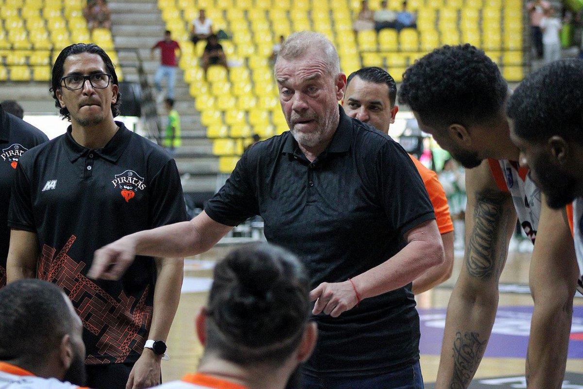 Momentos de la primera mitad 🏴‍☠️🏀🔥

#Guaiqueríes  🆚️ #Piratas 

#Piratasdelaguaira #Pirataslaguaira #Orgullolitoral #Spb2025