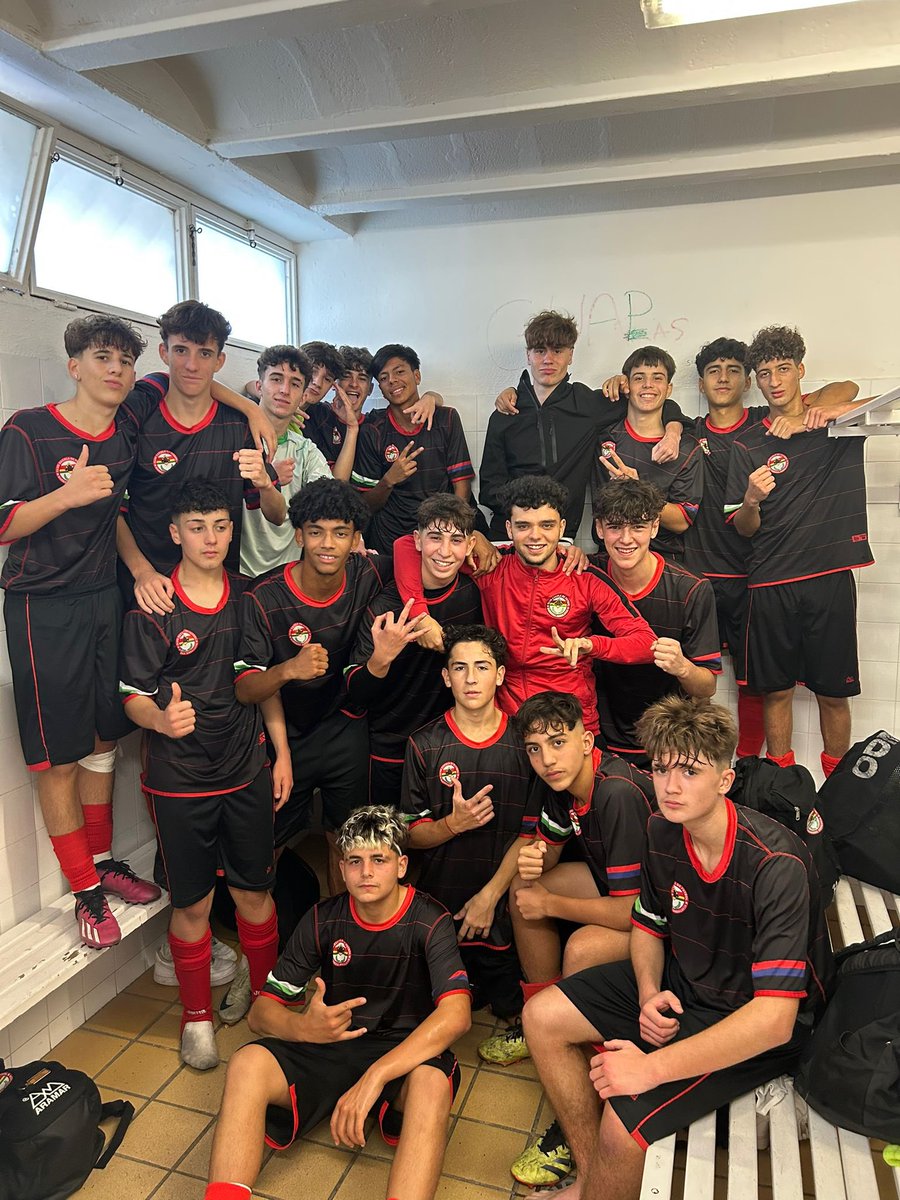 Polcg21's tweet photo. Cadete A 24/25, campeones de liga y ascenso a preferente. 
Un lujo poder haber entrenado a este grupo de jugadores que, como 18 locos hemos ido en la misma dirección en busca de un objetivo. Son historia de Barberà. 
Gracias al club por su apuesta incondicional por mi. ❤️🖤 https://t.co/iaDTuihUgm