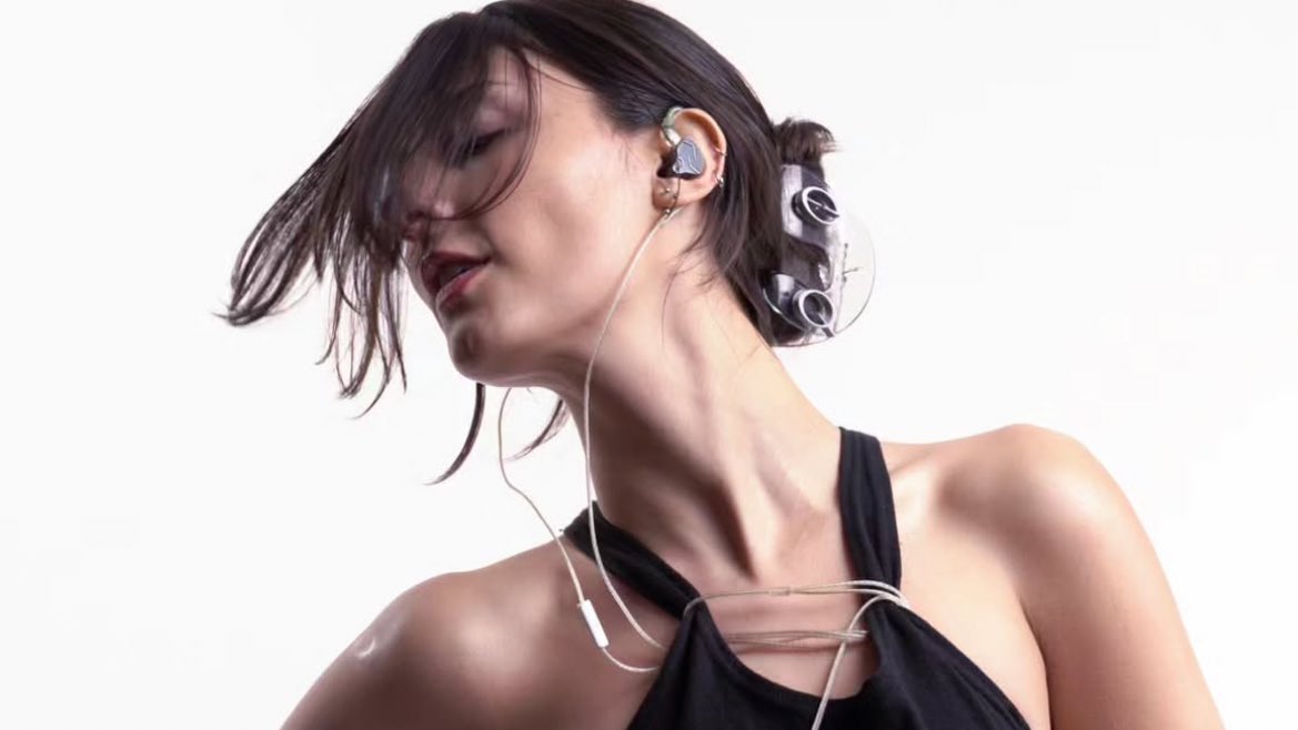 samastats's tweet image. 📲| Six Sex &amp;amp; Fiah se encuentran en un camp junto a Qiri, Bbynito &amp;amp; Cimarron produciendo música.