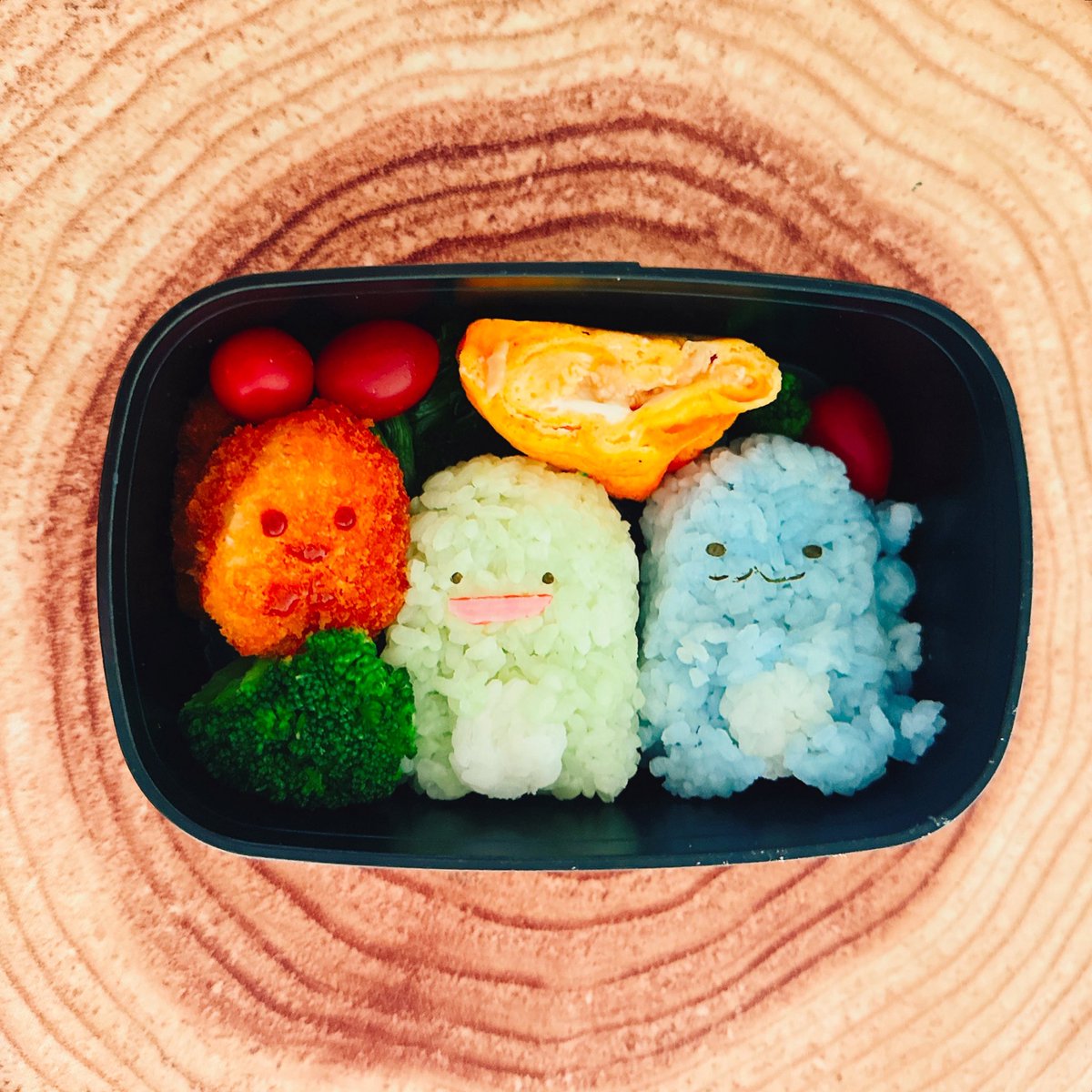 sakanatti0330's tweet image. すみっコぐらしのお弁当。

えびふらいのしっぽ、とかげ(本物)、とかげ

 #すみっコぐらし弁当  #サンエックス弁当  #sumikkogurashi