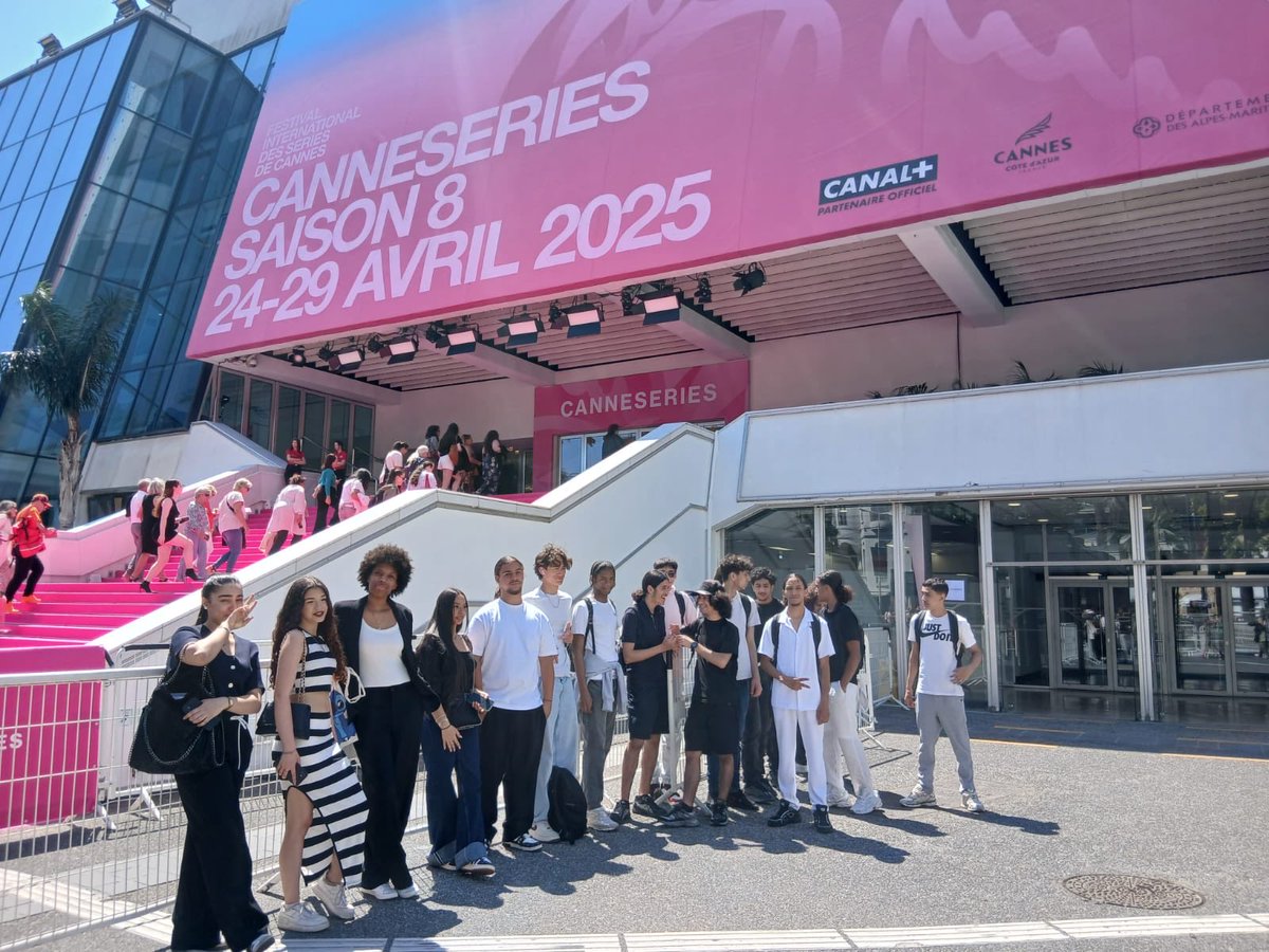 Les élèves primés 👏 lors de la journée de l’élégance et de la courtoisie ont pu assister à des séances de Cannes Séries.