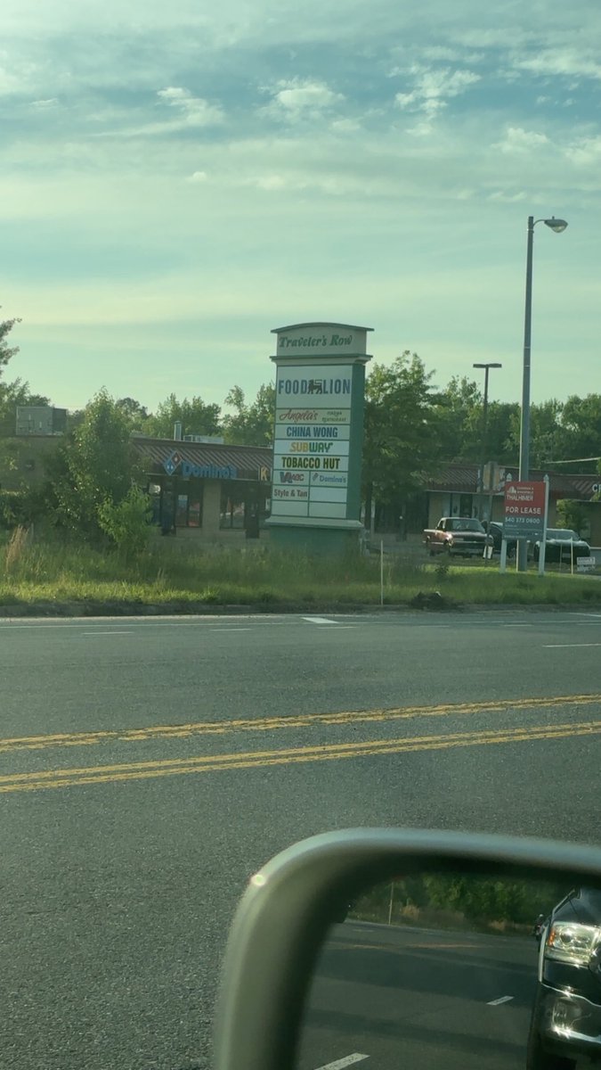 Only saw the food lion sign before the tweet 😂 China Wong probably is fire
