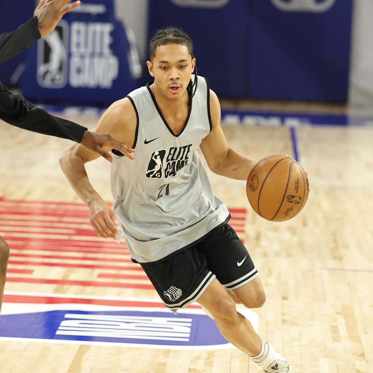 Halftime of Game 4 at #GLeagueEliteCamp, as Team 1 leads Team 4, 46-38

Team 1
T. Bates: 9 PTS, 1 STL
J. Lowe: 8 PTS, 5 AST, 2 3PM

Team 4
C. Love: 7 PTS, 2 AST
J. Pierre Jr.: 7 PTS, 3 REB