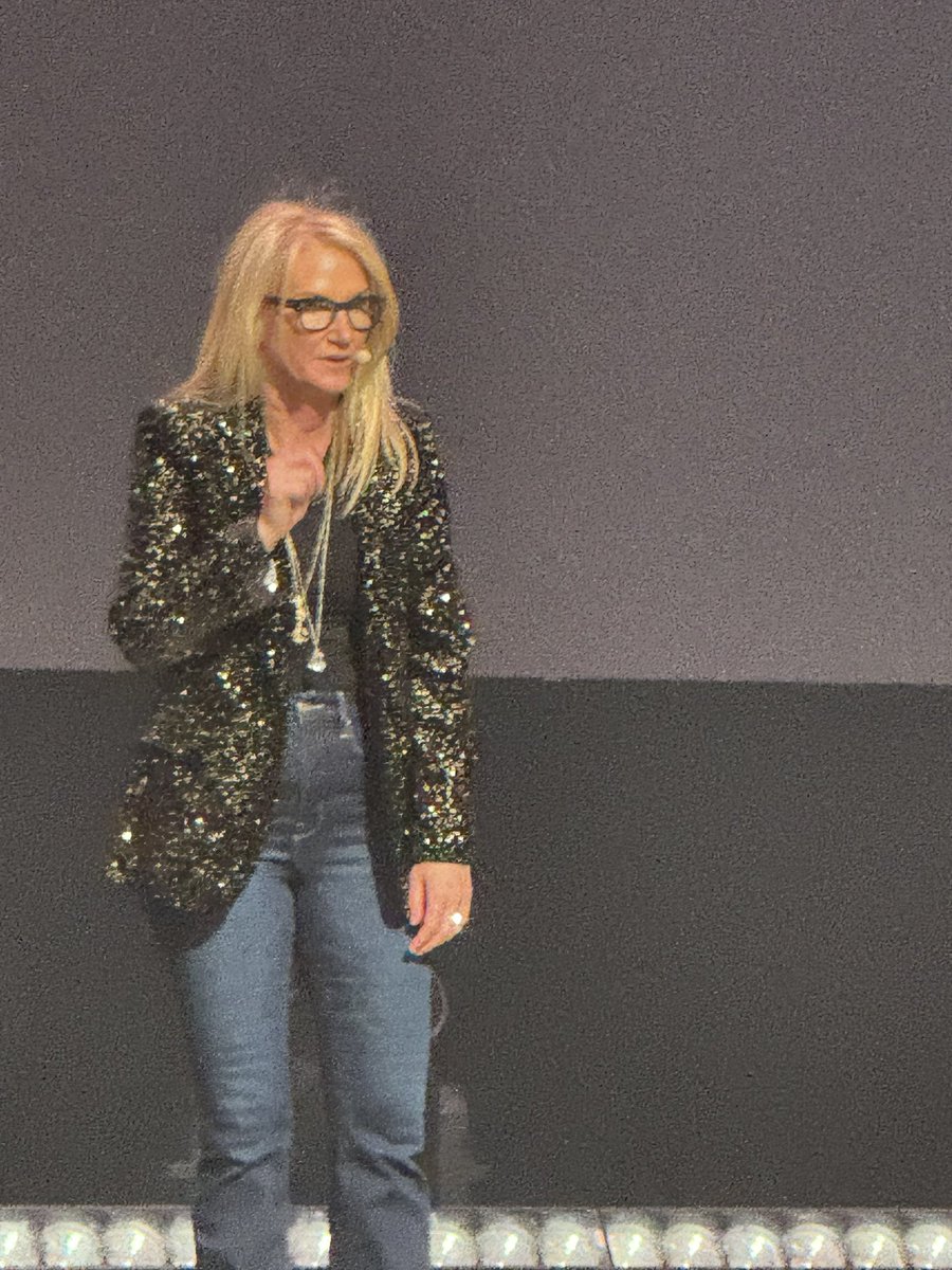 Incredible show! Thank you for the swag &amp; phenomenal event! <a href="/melrobbins/">Mel Robbins</a> #LetThem #LetMe #Chicago #MyYearOfPeace2025