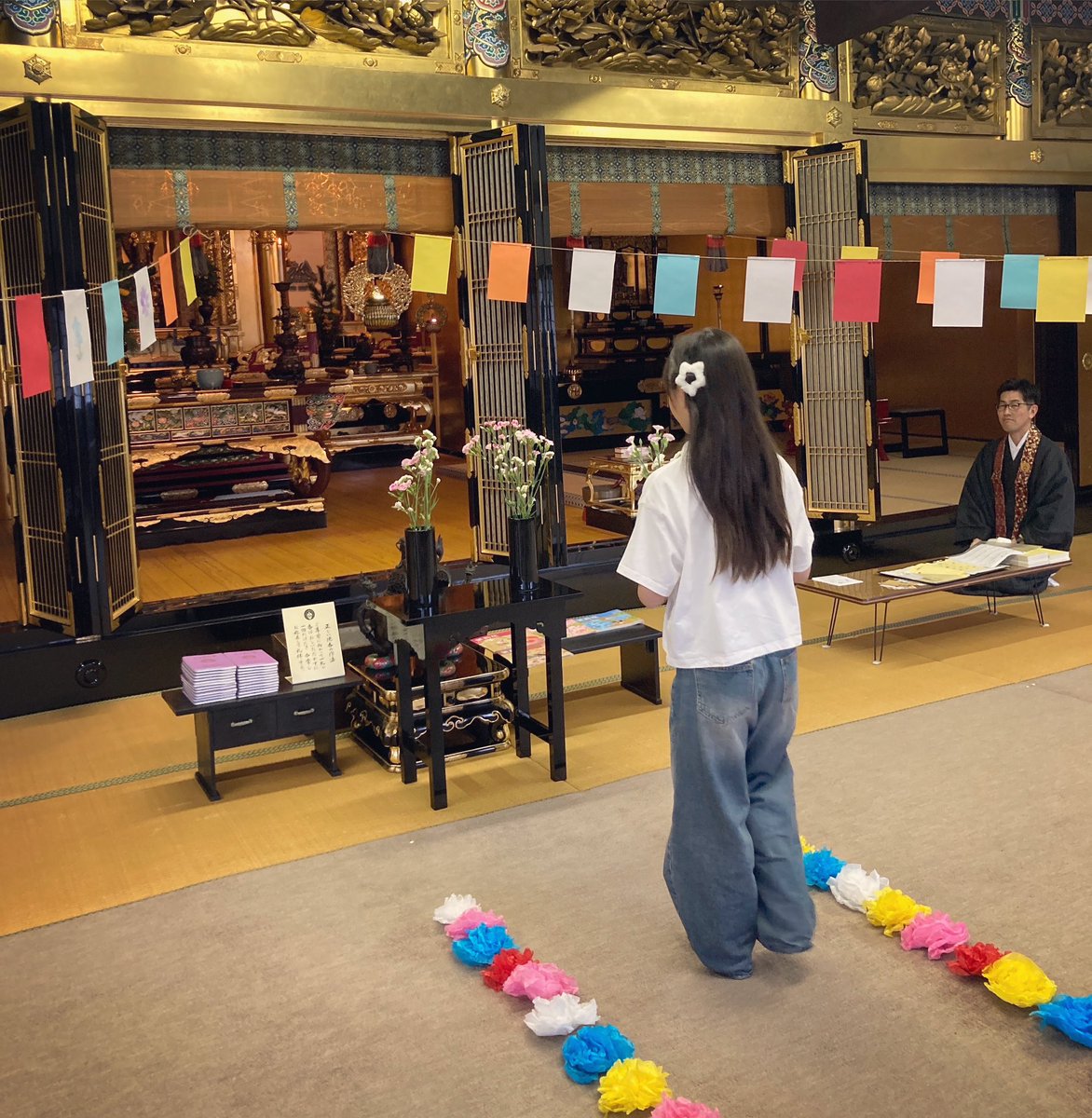 昨日は一ヶ月遅れになりましたが、日曜寺子屋でお釈迦さまのの誕生をお祝いする「花まつり」を行いました。