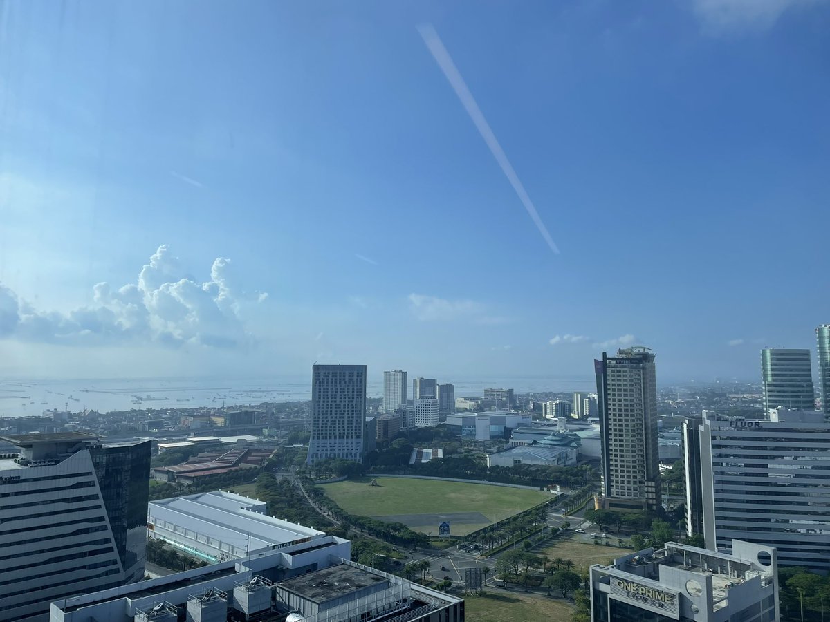 ItsChrissies's tweet photo. atm 👩🏻💻☕️🥯 #officeview #viewfrommydesk https://t.co/fQt2yvBp8T