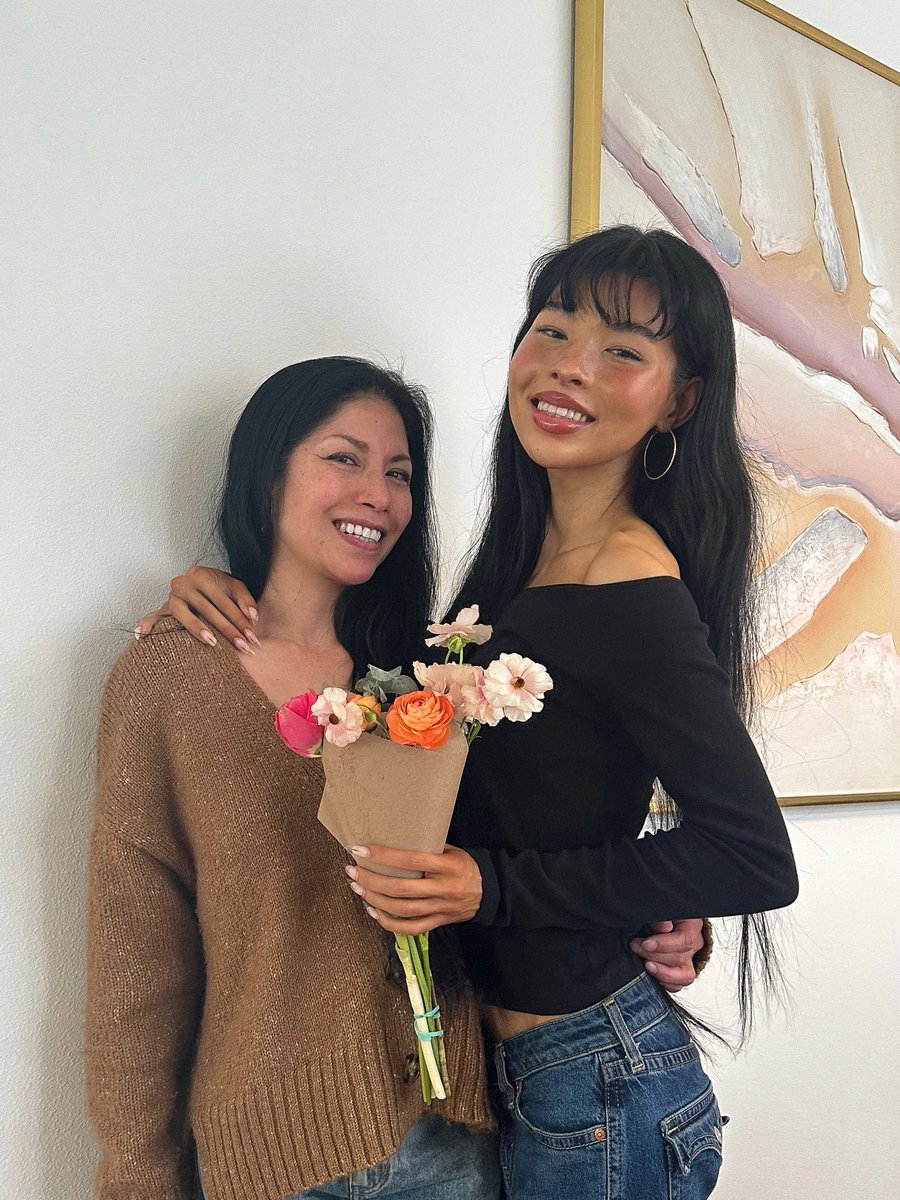 darlingube's tweet image. best mom in the world btw