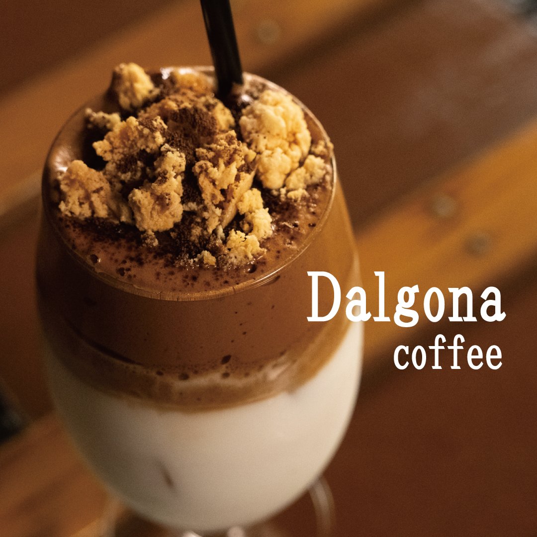 ryscafebar's tweet photo. 札幌 RY'S cafe bar

当店おすすめ！ダルゴナコーヒー
800円（税込）

自家製のダルゴナ（カラメルチップ）をトッピングした特製ダルゴナドリンクです。

#ryscafebar
#ダルゴナ https://t.co/sgfk4JyO6K