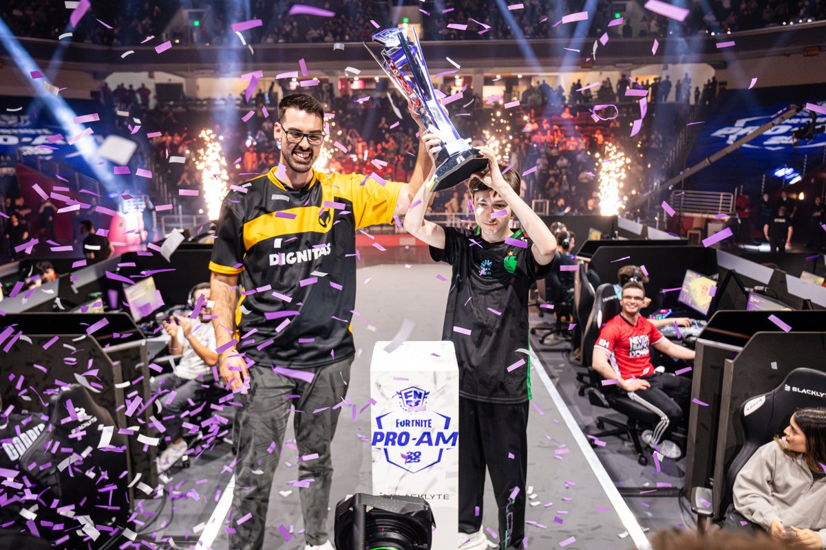 arcaloot's tweet image. Congratulations to @AussieAntics and @PeterbotFN 
on winning FNCS Pro-AM🥇

To Celebrate we are doing 20% off ArcaLoot - Code PROAM🎉

Aussie was rocking the Crimson Shadow design❤️

✅First ArcaLoot FNCS LAN Win 
✅First 30+Year Old FNCS LAN Win
✅First OCE FNCS LAN Win