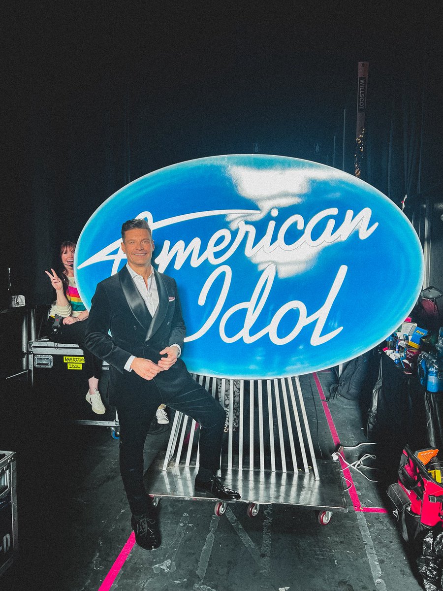RyanSeacrest's tweet image. Some people change outfits for theme night… I went full animation. @Lin_Manuel’s Disney Mix-Tape Night kicks off on #AmericanIdol. Tune in now!
