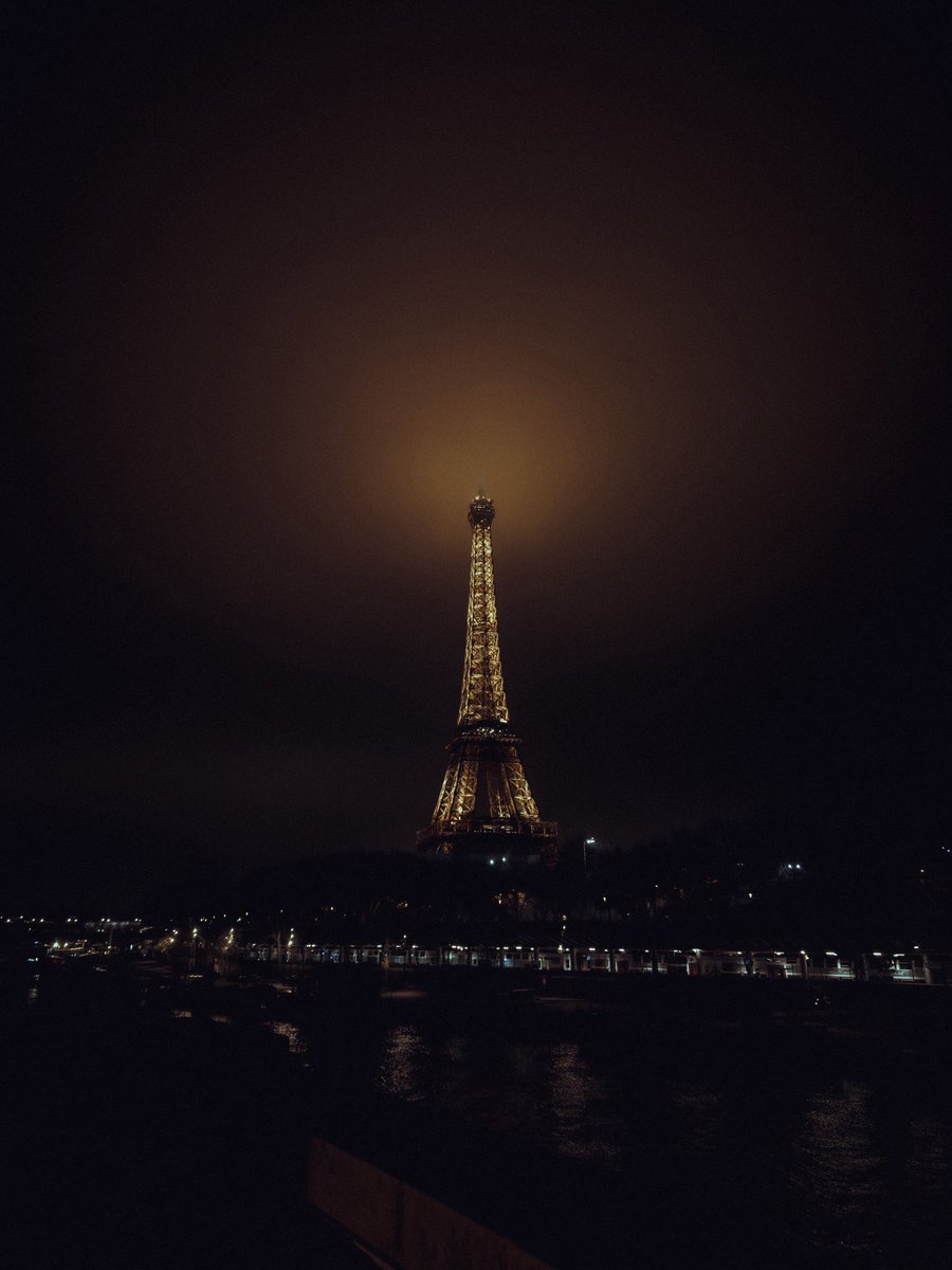 Sebastianpb823's tweet photo. Posando en París… Always!!! 🇫🇷 https://t.co/oPOzYOFDgY