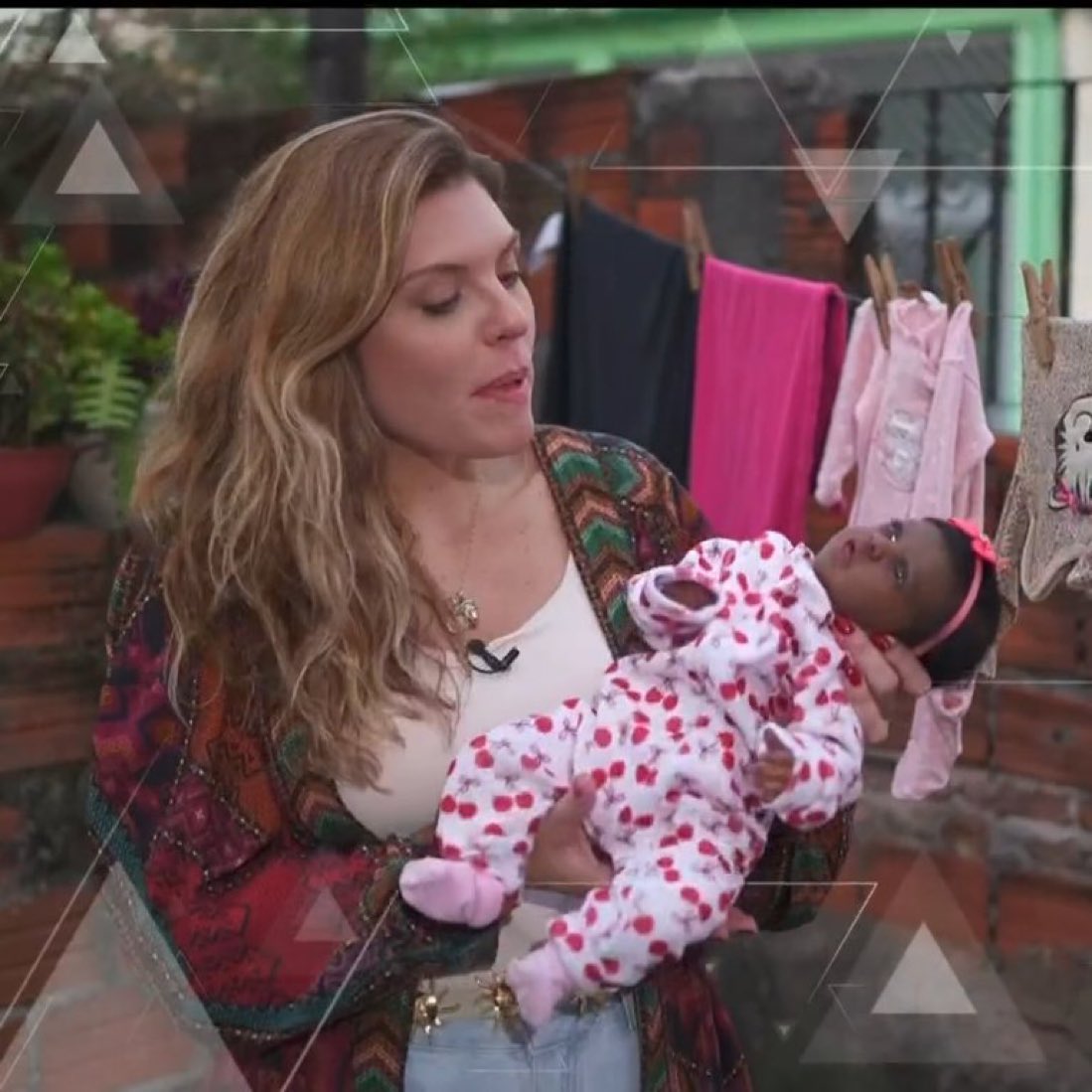 luscas's tweet image. o fantástico fazendo uma homenagem de dia das mães pras mães de bebê reborn