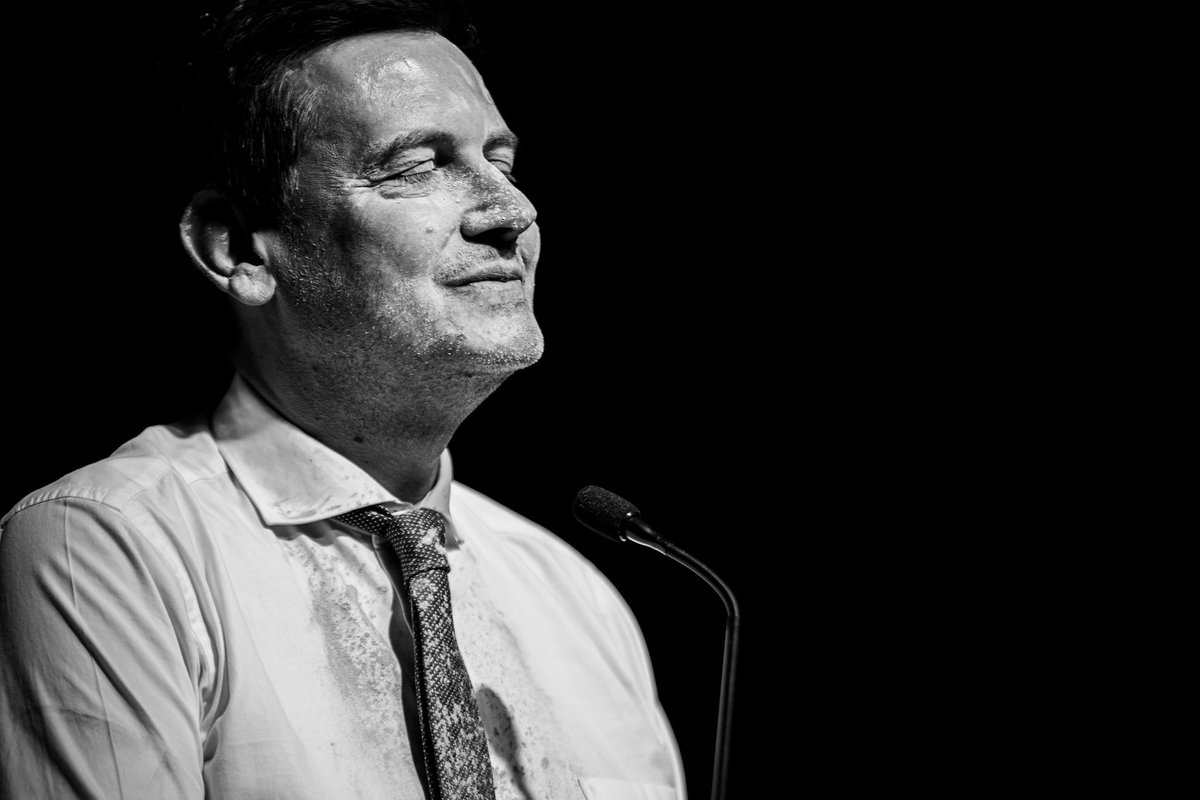 Pedro Nuno Santos andou sempre de Maserati, Porsche, Ducati ou carro do Estado a alta velocidade com motorista. 

Rui Rocha anda de metro, autocarro e comboio, quando há. 

Quem leva com pó é Rocha, não o toda a vida poluente Pedro Nuno. 

Pedro Nuno não teve a dignidade de ter