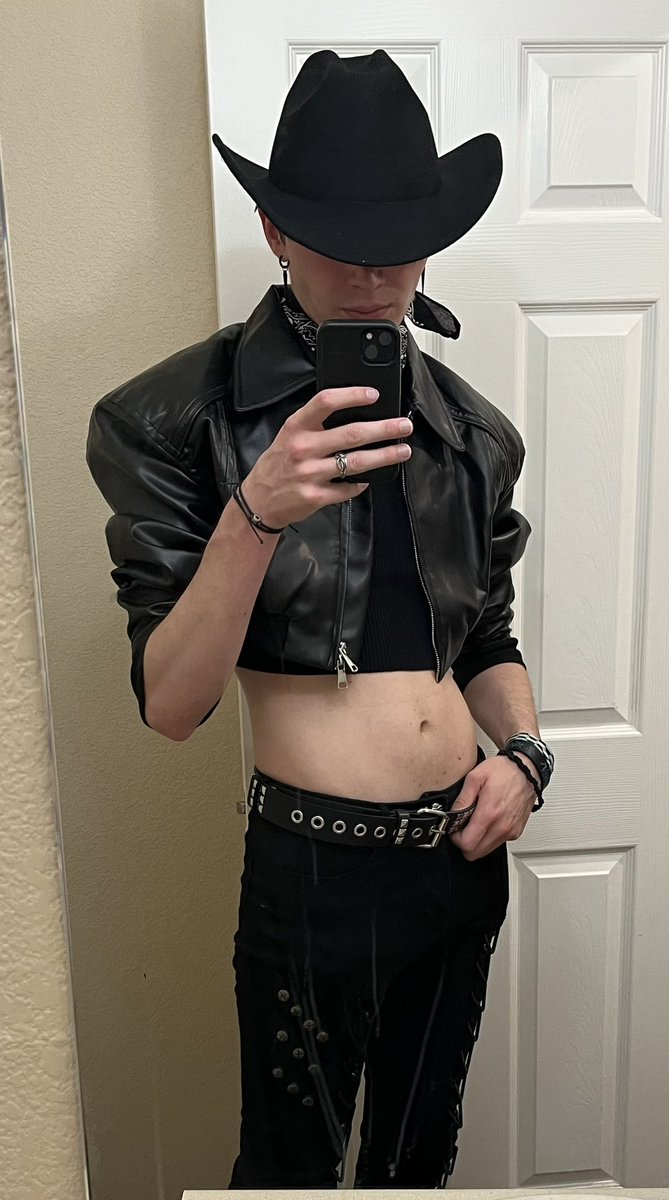 RynoDoesThings's tweet image. How to find me at #edc2025 I shall be doing my best to not burn to a crisp. It’s my first EDC wish me luck