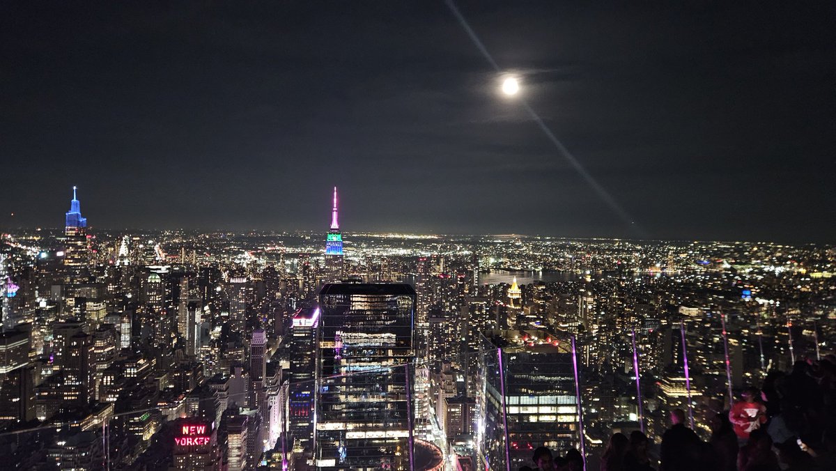 hocekm's tweet image. Night view of NY from The Edge