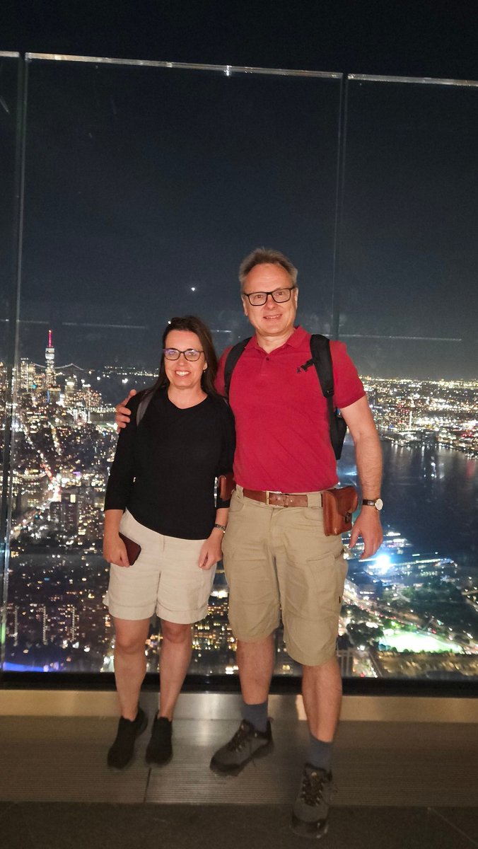 hocekm's tweet image. Night view of NY from The Edge