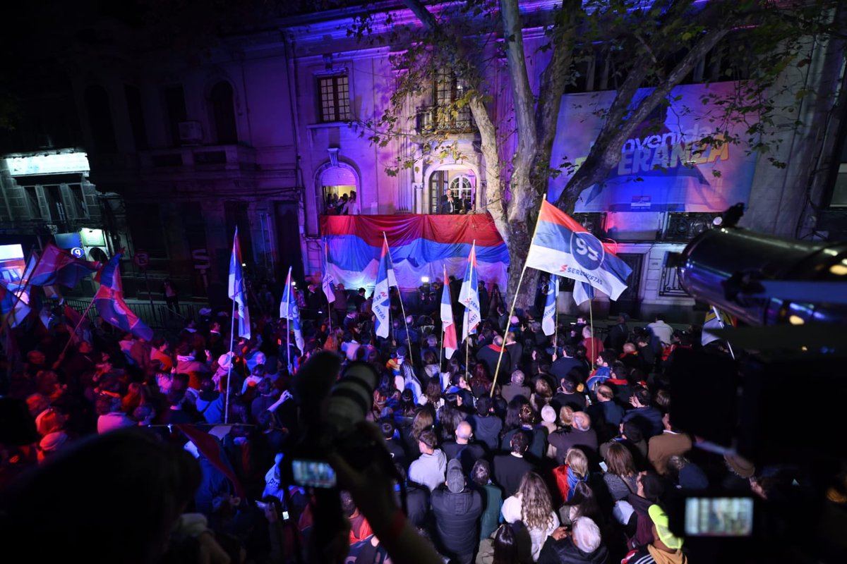 Frente Amplio (@frente_amplio) on Twitter photo Cada volante, cada charla, cada esfuerzo, valió la pena.
Gracias militancia por sostener la esperanza.
Hoy celebramos. Mañana seguimos.
Por la unidad, por el futuro, por la gente. Cada volante, cada charla, cada esfuerzo, valió la pena.
Gracias militancia por sostener la esperanza.
Hoy celebramos. Mañana seguimos.
Por la unidad, por el futuro, por la gente.