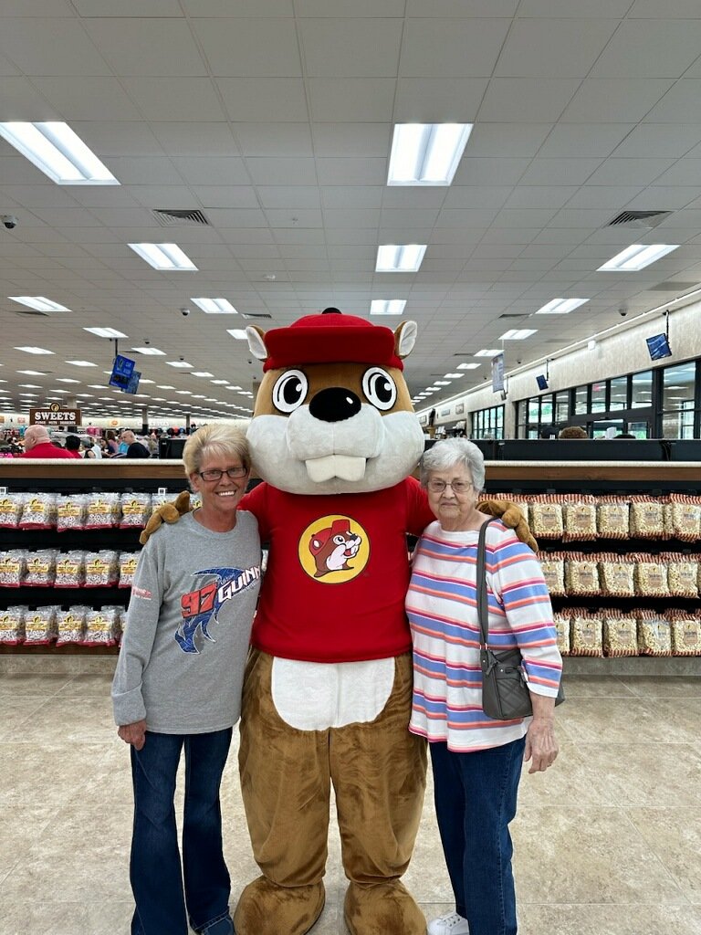 AaronGuinn97's tweet photo. Happy Mother's Day Momma! We Love You! Thank you for everything you do for us!! https://t.co/tMiM72FG6k