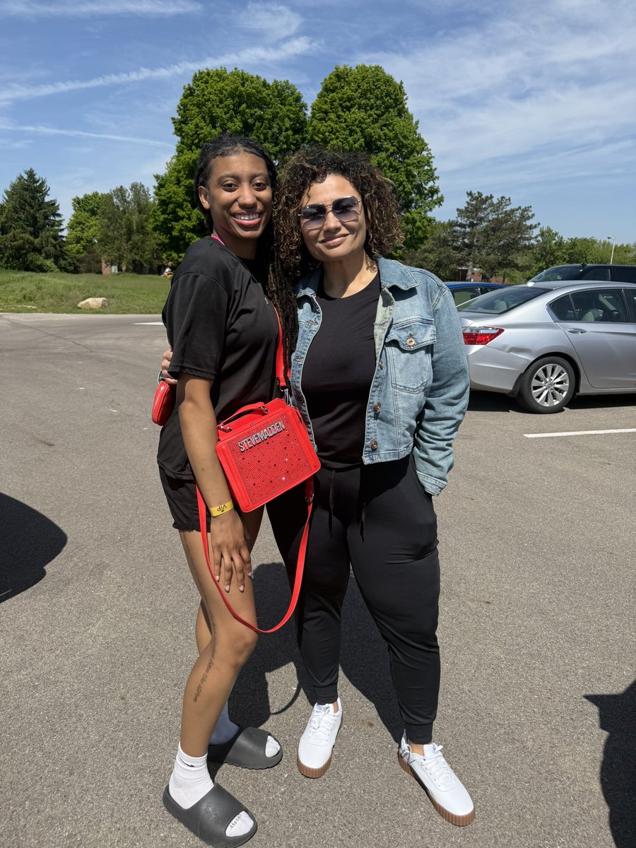 Spent mother day morning in Trotwood Oh , supporting  Coach Jayci @ her teams final spring AAU tournament. 
Fun to watch her on the sidelines!! 
<a href="/jayciallen14/">Jayci</a> 
#HappyMothersDay