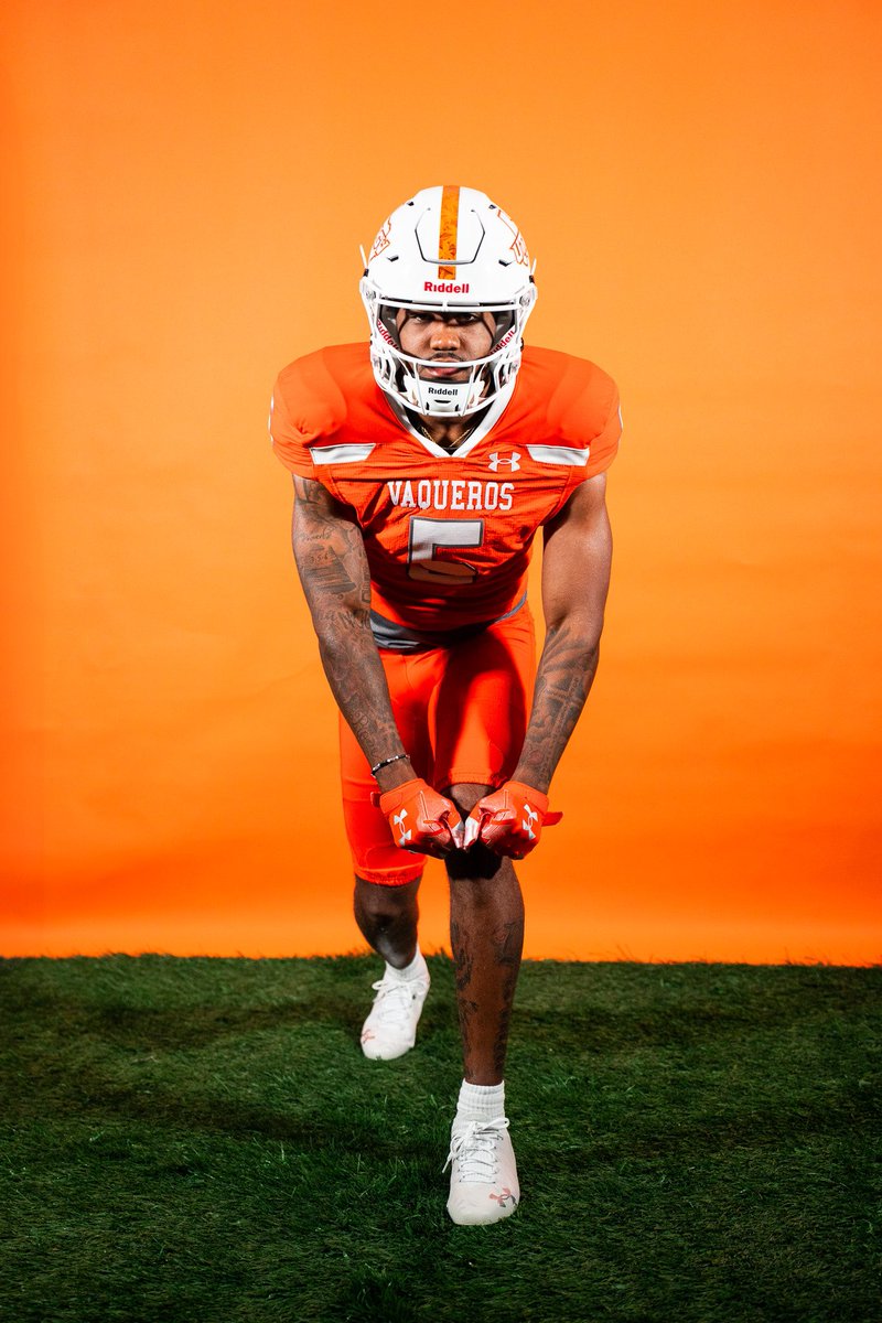 javiencuff's tweet image. I appreciate everyone who has recruited me thus far and reached out to me to come to their program. With that being said me and my family have decided that it’s in my best interest to take my talents to UTRGV!! 
✌🏾up !!