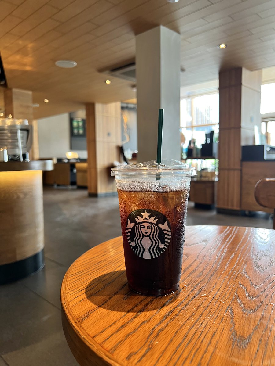 jianshens's tweet photo. 朝イチのアイスアメリカーノで、頭も心もリセット。
ぼんやりひとり時間、意外とクセになる心地よさ☕️🌿 https://t.co/Tj7djhIMGY