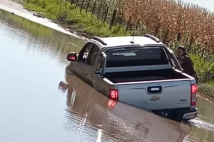 Marcharán contra un intendente K por el grave estado de los caminos lanacion.com.ar/economia/campo… via <a href="/LANACION/">LA NACION</a>/