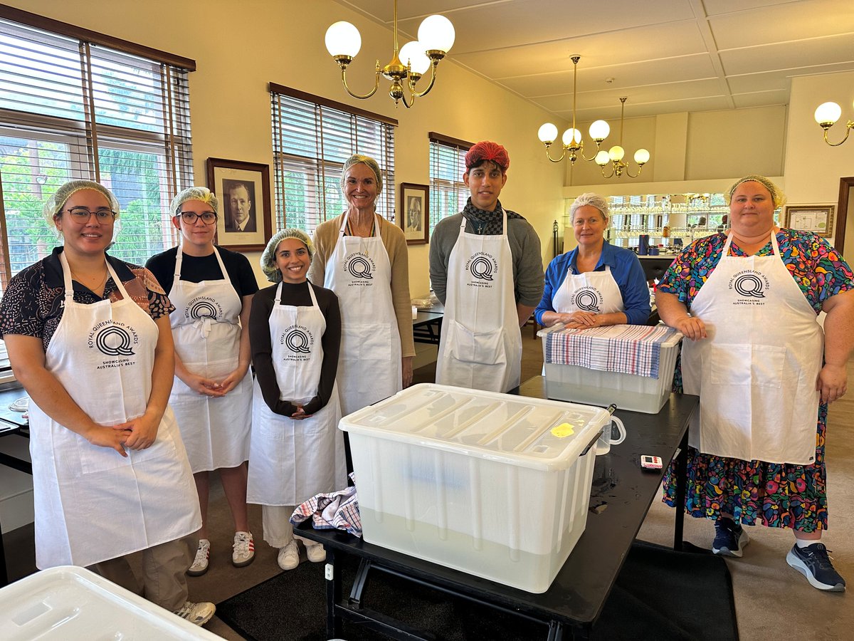 🧀 A brie-lliant experience!

37 QLD teachers are learning to make camembert &amp; blue cheese at the RNA Workshops to help prep students for the Ekka's Student Made Cheese Competition 👩‍🏫🧑‍🔬

📖 Read more in our #mediarelease - bit.ly/3GQTQjZ