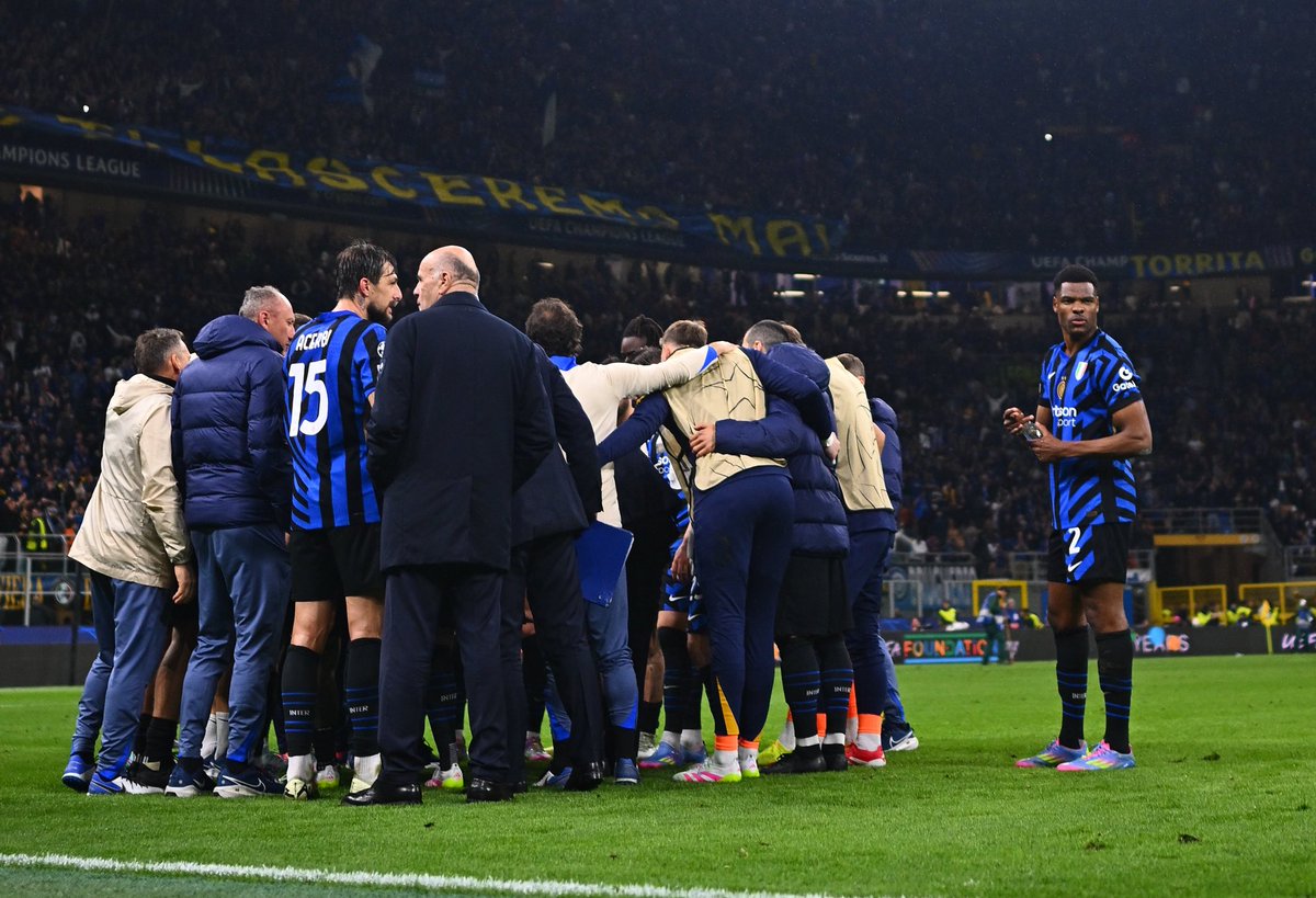 أرقام القراندي إنتر هذا الموسم 2024/25 حتى الان . 

لعب : 56 مباراة .

إنتصر فـ : 36 مباراة . 
تعادل فـ : 12 مباراة . 
خسر فـ : 8 مباريات .

سجل : 110 هدف .
إستقبل : 51 هدف .