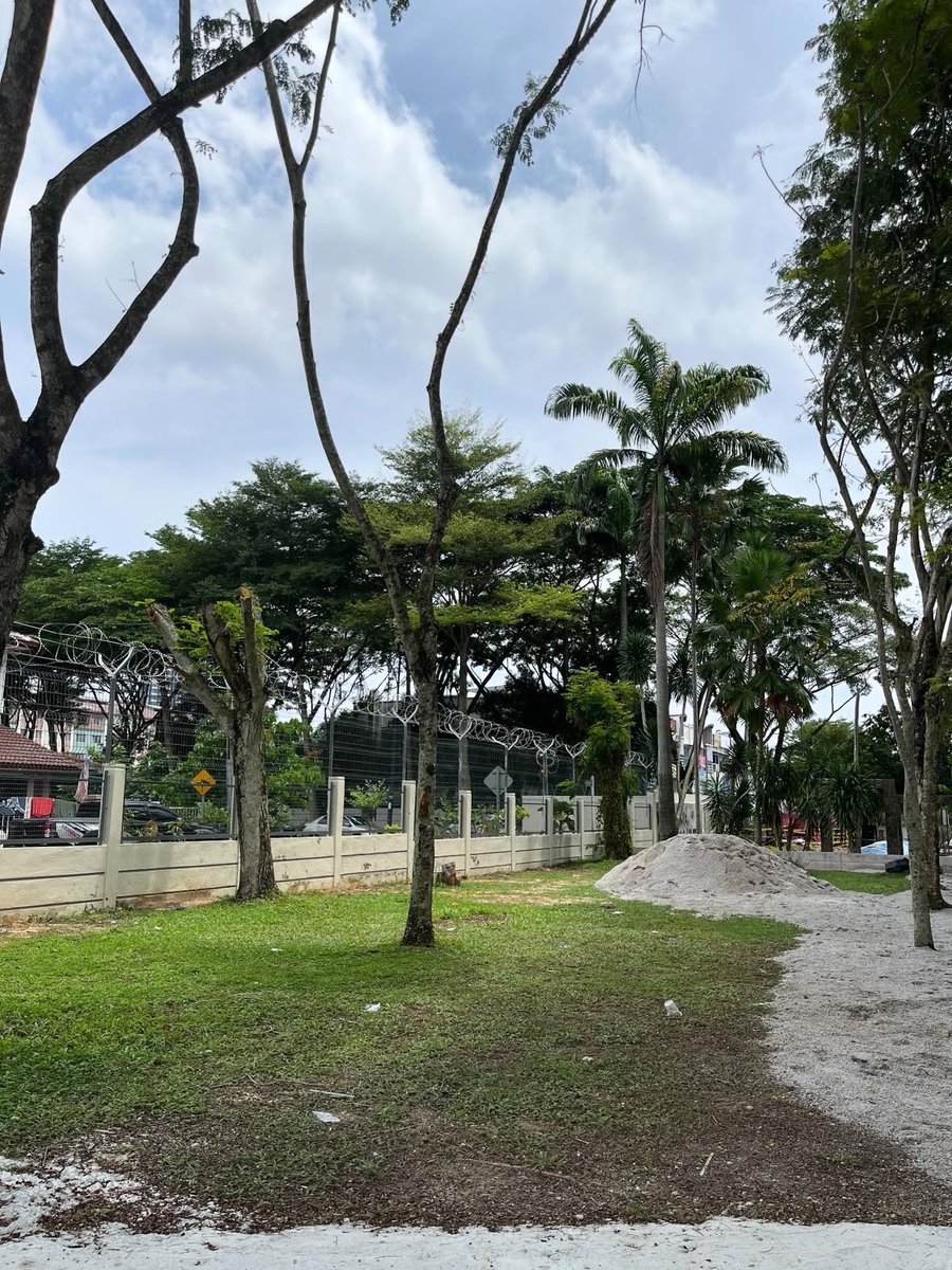 izzuddinhazan's tweet photo. CROWDFUNDING UNTUK TEMPAT LETAK MOTOR PELAJAR SMK SUNGAI PUSU

Salam semua,

Saya nak ajak anda semua — komuniti X, alumni SMKSP dan sesiapa saja yang terbaca — untuk sama-sama bantu satu usaha kecil namun besar maknanya. https://t.co/wIqJBRGvaZ