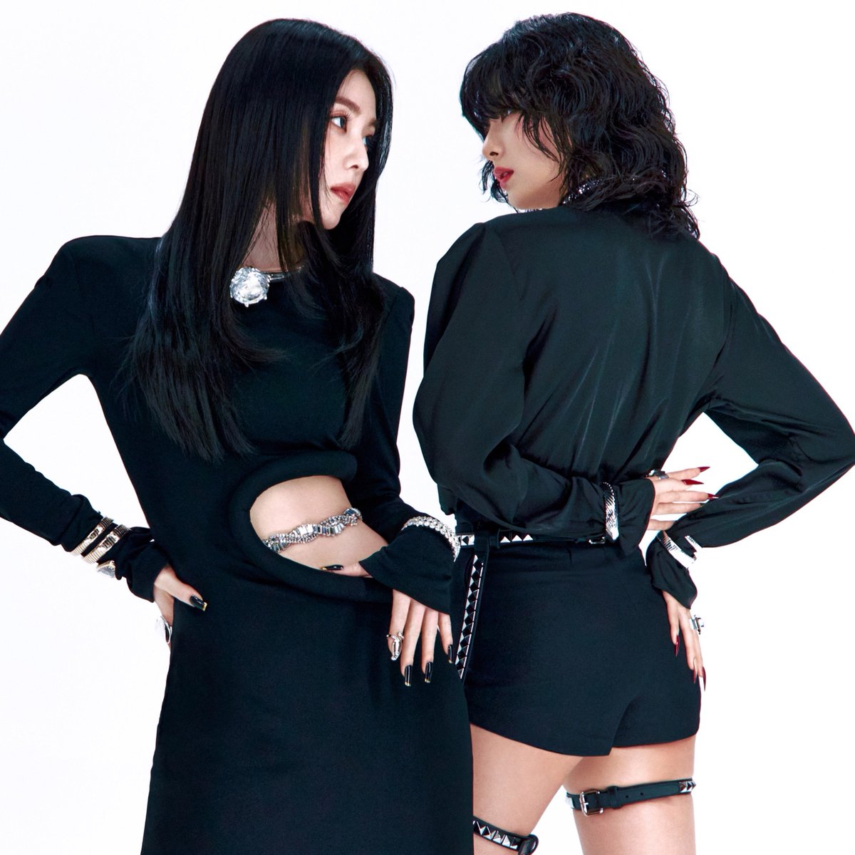 spinorbinmusic's tweet photo. ✨ IRENE & SEULGI of Red Velvet are absolutely STUNNING in their concept photos for 'TILT'! 🔥💃
Get ready for their comeback on May 26th – it’s going to be EPIC! 🎶💖 #RedVelvet #IreneSeulgi #TILT #ReVeluvs 💫👑 https://t.co/FxjGm4syxK