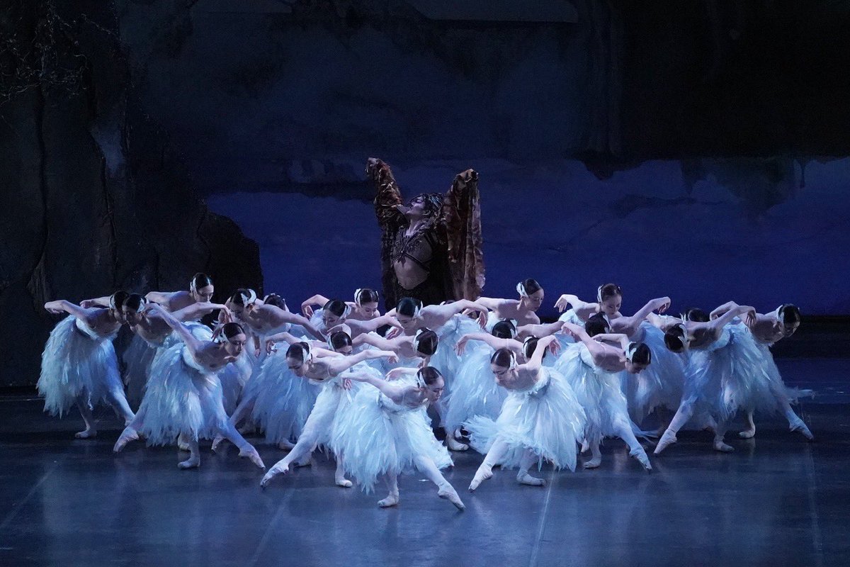 kballetofficial's tweet photo. 《《全席完売・満員御礼》》
【1st/2nd/3rd Performance 】2025.05.10-05.11
K-BALLET TOKYO Spring 2025
Swan Lake 

ー1st/3rd Performance ー
Odette / Odile：Sena Hidaka
Prince Siegfried ：Shoya Ishibashi
Von Rothbart ：Ren Kuriyama

ー2nd Performance ー
Odette / Odile：Nozomi Iijima 
Prince Siegfried ：Masaya Yamamoto 
Von Rothbart ：Shohei Horiuchi

Conductor ：Katsuhiro Ida 
Orchestra ：Theater Orchestra Tokyo
@tot_orchestra 

#Kバレエ #白鳥の湖 #熊川哲也