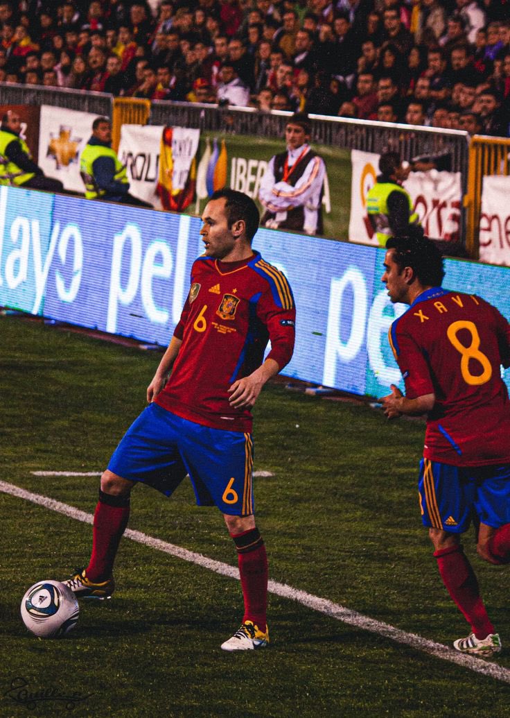 Iniesta e Xavi 😍

Nostálgico!