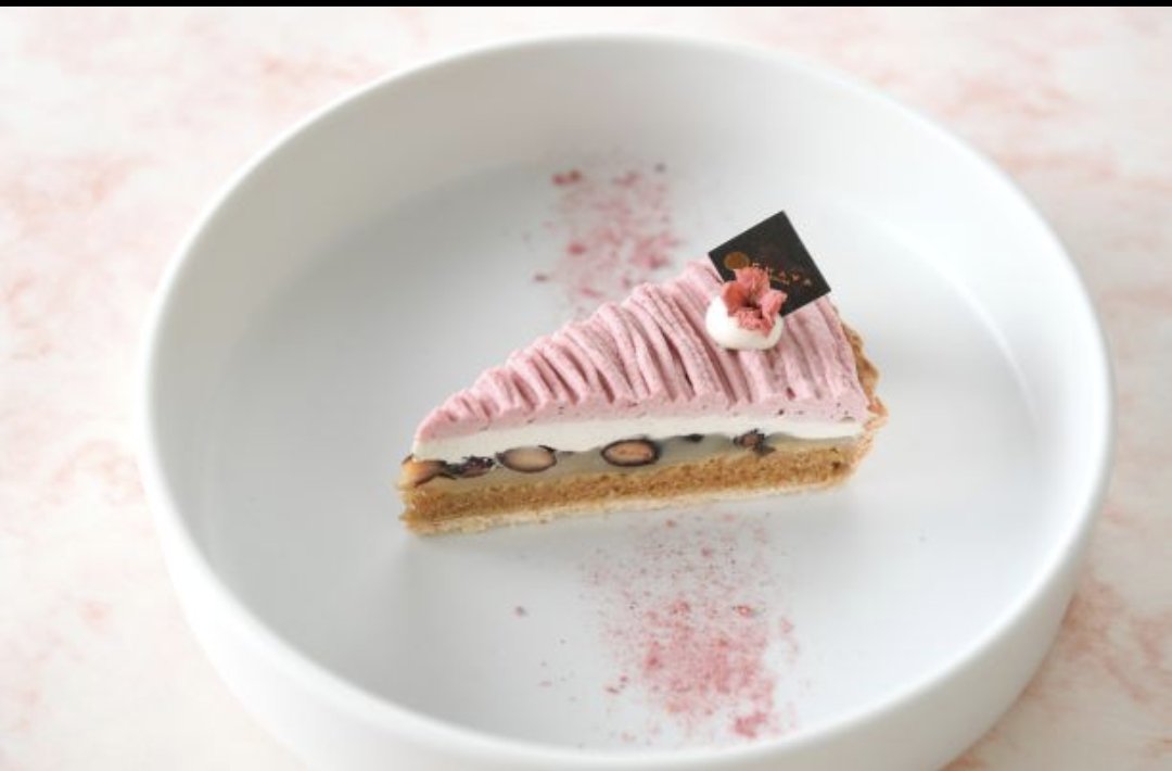 tachicafe's tweet photo. おはようございます☀✨

もう過ぎてしまいましたが💦💦💦
桜モンブランタルト🌸🌸

ヴィーガンスイーツ🍰
桜スポンジに、
白あん、
黒豆煮、
桜豆乳ホイップクリーム、
苺クリーム、

和のテイストで、
食べた後、ホッとする1品です✨

来年は、どの形にしようかな😊🩷 https://t.co/wP8BSEFCrg