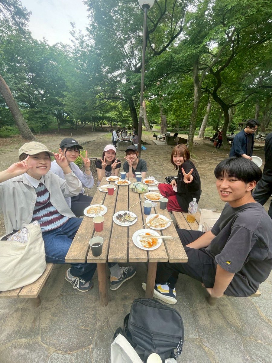 アルティメットサークルcyclone です！
5月11日に新歓BBQしました！新入生もたくさんお肉食べれたみたいでよかったです！ちなみに新入生は30人以上来てくれました！
次のイベントはみんなでスポッチャ行ったり、果物狩りする予定です！普段は毎週木曜日活動してます！
#春から梨大 #山梨大学