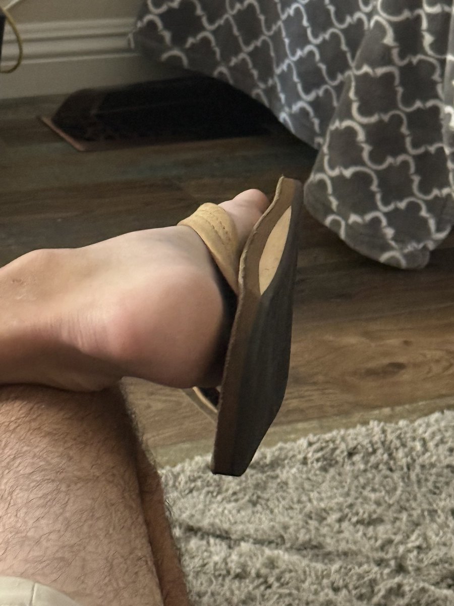 Happy Sunday boys 😏🦶

#rainbowsandals #gayfeet #boyfeet #collegefeet #gaytoes