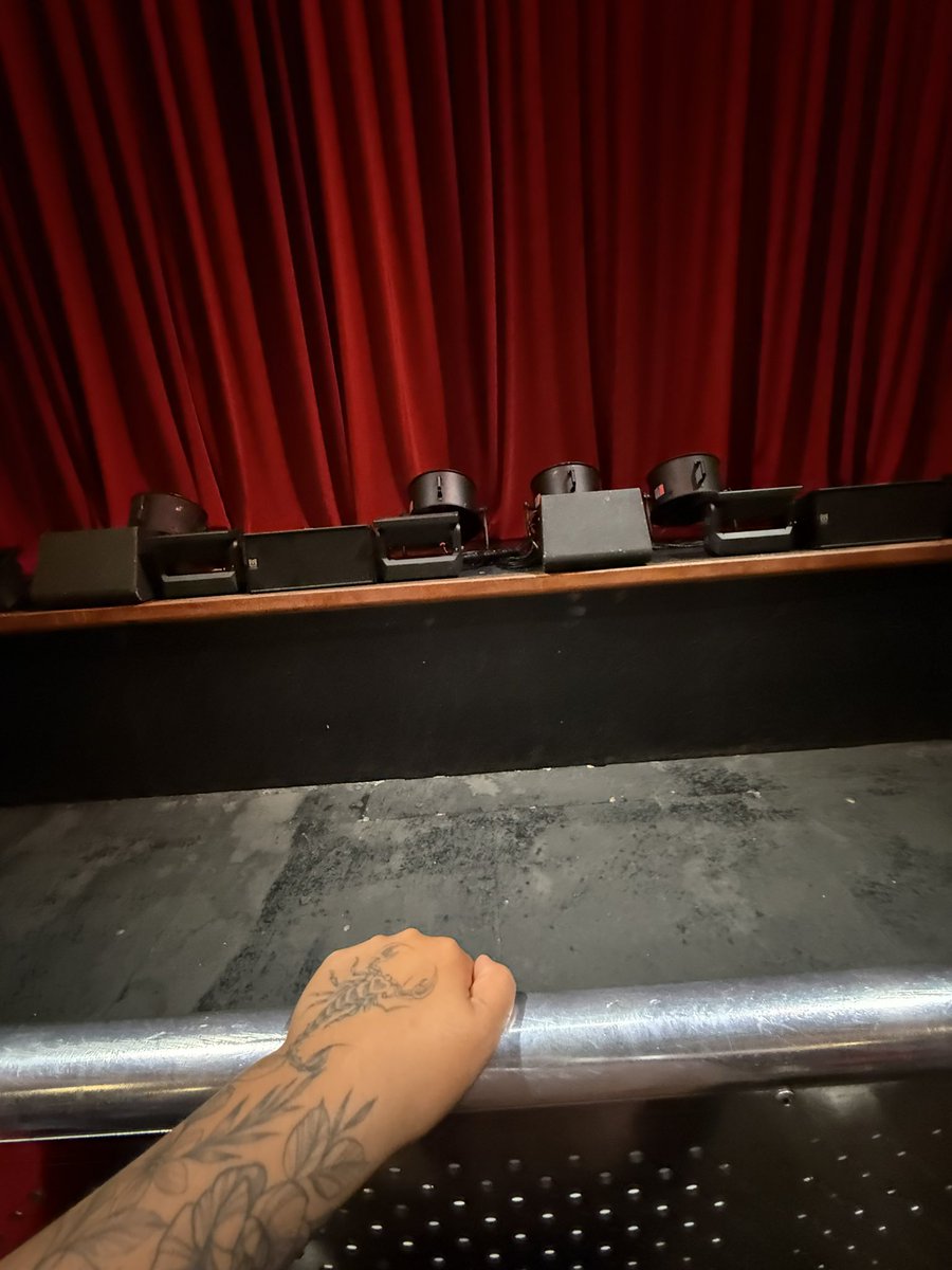 BARRICADE FOR FLO