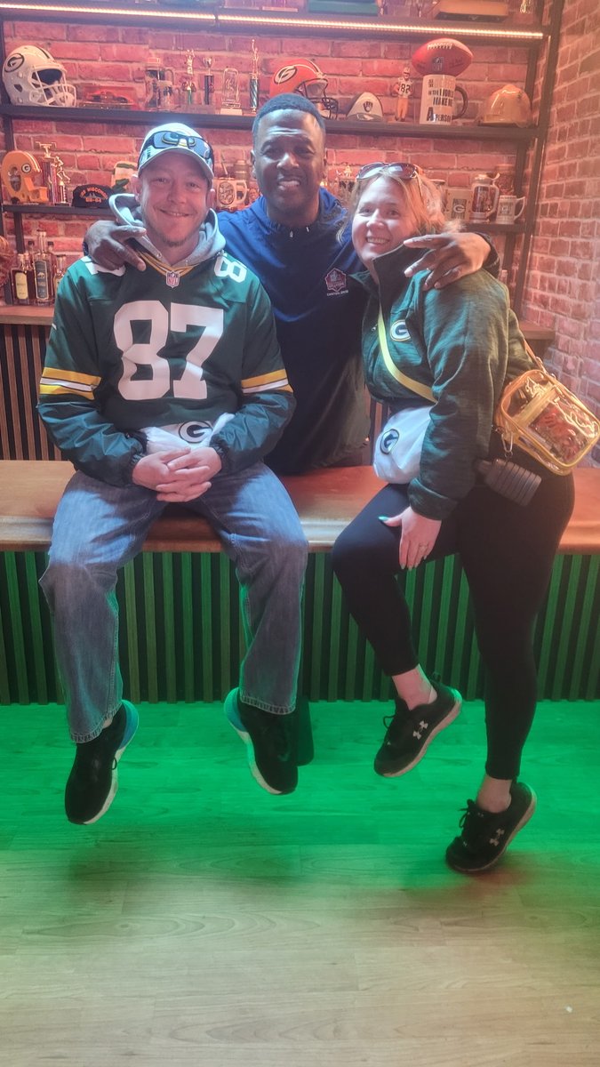 Awesome meeting <a href="/leap36/">leroy butler (blue check)</a> .... so humble just amazing!