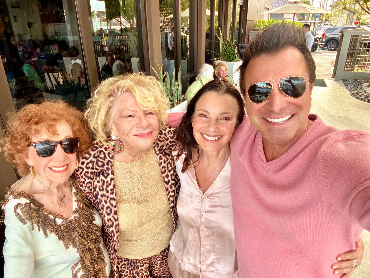 Since I couldn’t be with my mother, these three lovely ladies are the next best thing!

Happy Mother’s Day! ❤️🌷🌹