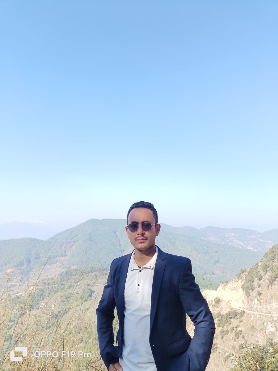 म आफ्नो कथा म हराएको पात्र हु म आफुले पनि आफू लाई सहजै भेट्न सकेकाे छैन