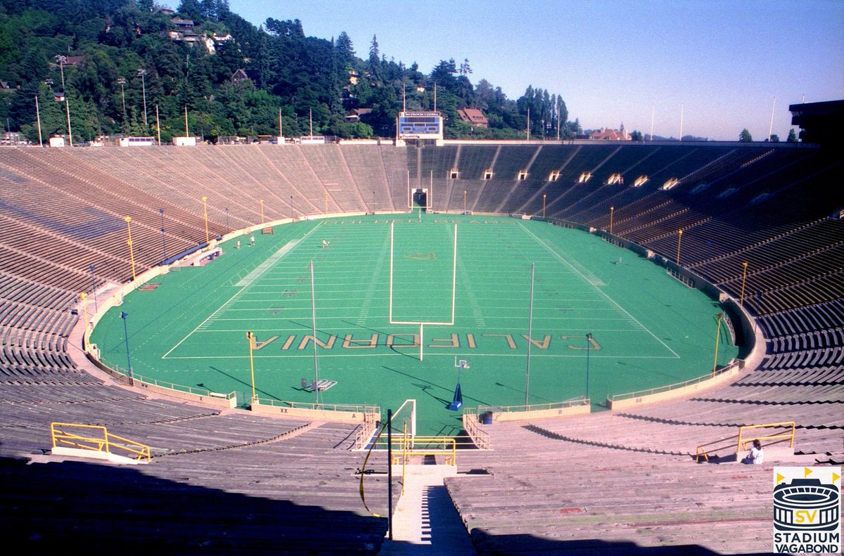 StadiumVagabond's tweet image. California Memorial Stadium, Berkeley, CA circa 1993 - Home of the Cal Bears - Opened 1923 - Capacity 63,000

#calbears #pac #gobears #ucberkeley #universityofcalifornia #bayarea #calberkeley #cal #berkeley #ncaa #football #niners #calfootball #raiders #california #stadium