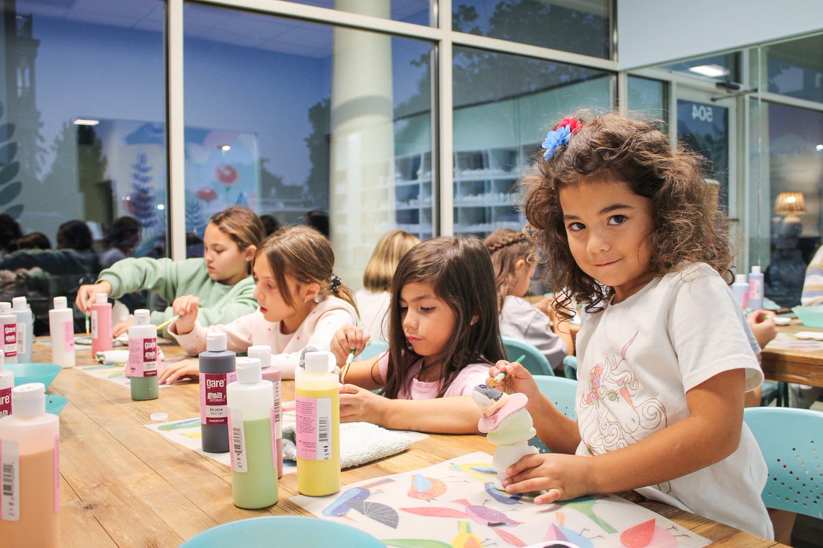 WilliamsburgFam's tweet image. 🎨 Parents&apos; Night Out = Kids&apos; Paint Party!
🗓️ Fri, May 16 | ⏰ 6–8 PM
📍 Paint on Pottery Too
🎨 Kids paint a Stitch or Angel mug + 🍕 snacks included!
🔥 Mugs ready May 23 – food &amp;amp; dishwasher safe!
🔗 Sign up: eventzilla.net/o/paintonpotte…
#WilliamsburgVA #ParentsNightOut #KidFun