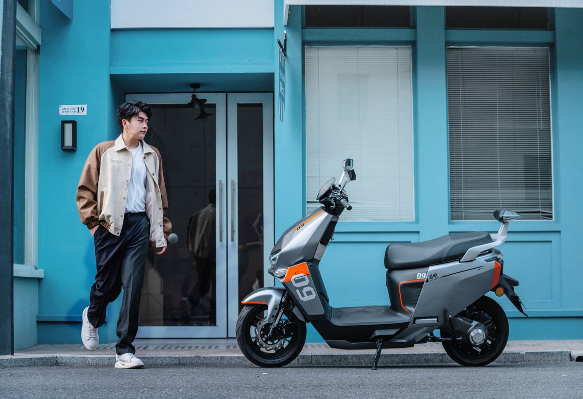 PAI_Official314's tweet photo. Ride through the city in style with the PAI M2 electric scooter!
#PAI #PAIEV #M2 #scooter #escooter #ebike #electricbike #2wheels #moped #emobility #electricmotorcycle #electricpower #electricpowered #ElectricBicycle #transportation #oil #commute #driving #zeroemission https://t.co/u1HOayap0G