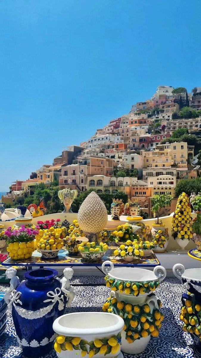 jjerjin's tweet image. 🍋 No one can resist a lemon-scented summer on the Amalfi Coast~
#AmalfiCoast #LemonBliss #ItalianSummer #Wanderlust #CitrusParadise