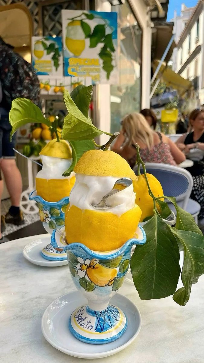 jjerjin's tweet image. 🍋 No one can resist a lemon-scented summer on the Amalfi Coast~
#AmalfiCoast #LemonBliss #ItalianSummer #Wanderlust #CitrusParadise